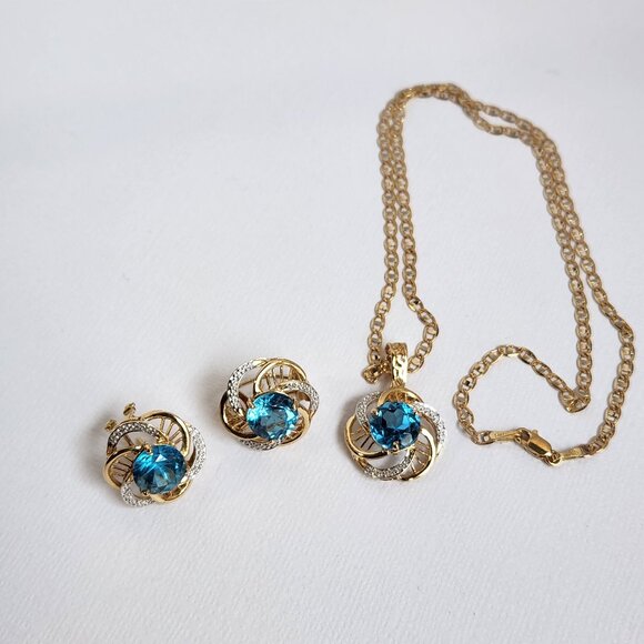 [SOLD] 80's 14K White & Yellow Gold Natural Blue Topaz Hinged Bail Pendant - Picture 12 of 15